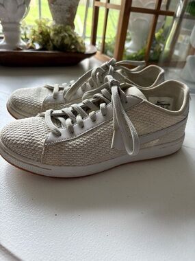 Nike Beige  Low-Top Sneakers. Light weight open canvas fabric